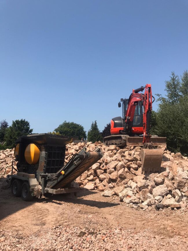 rubble-crusher-hire-devon-and-the-southwest-call-07817-485325